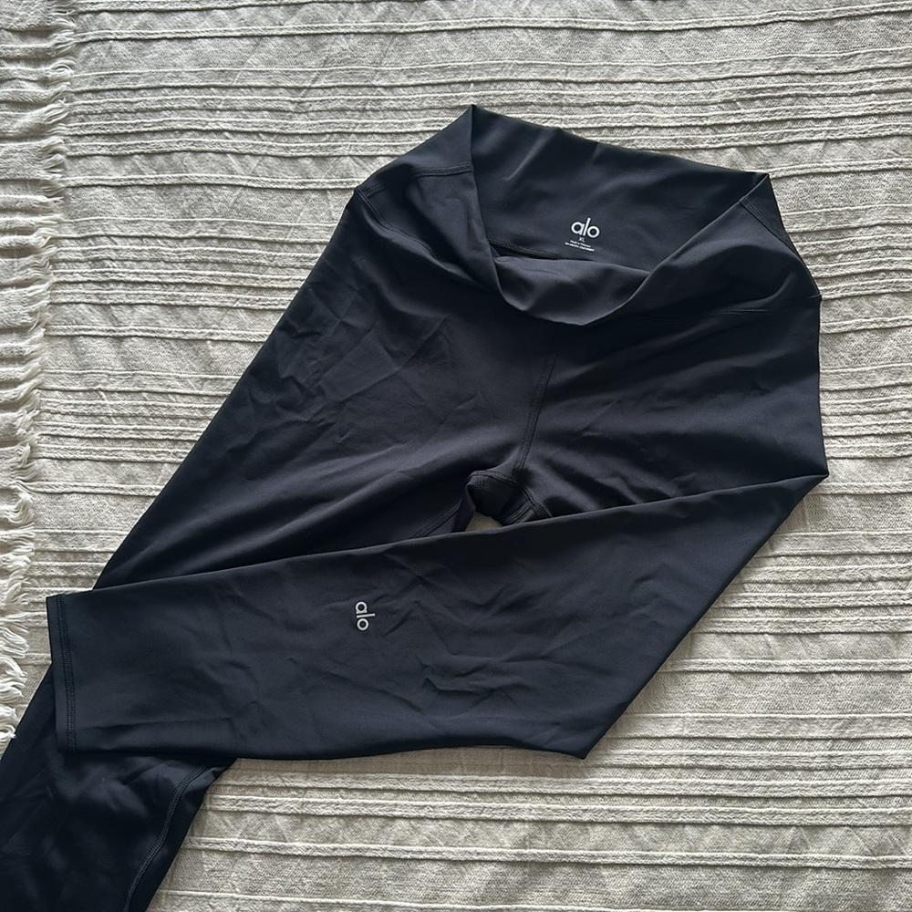ALO BLACK LEGGINGS NEVER-WORN